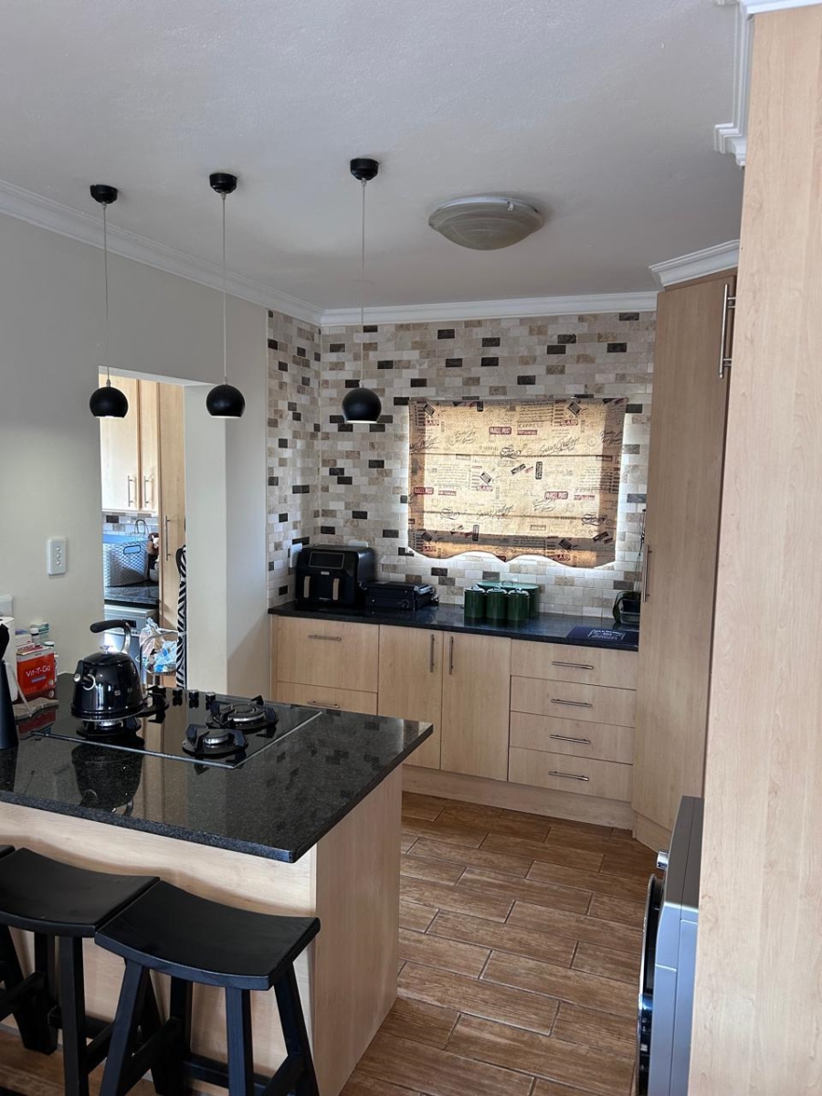 To Let 3 Bedroom Property for Rent in Melodie North West